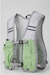 CLUB RUN AeroFlow Vest — back view fit